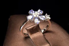 シルバー925 タンザナイト＆水晶　4x3(丸玉3)mm　花形 指輪リング(サイズ調整可) 1個売り パワーストーン 天然石 _PRG2160