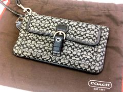 【1858】 ★美品★ コーチ ハンドポーチ シグネチャー ストラップ付き モノトーン COACH ブランドバッグ ミニハンドバッグ おしゃれ レディース キャンバス