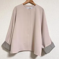 美品 ADORE ドライタッチジョーゼットノーカラーフレアジャケット 36のサムネイル