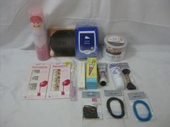  未使用 コスメ 2aN AK デイジーク 他 アイシャドウパレット アイライナー ハンドクリーム ボディーシート 等 15点