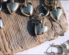 最終値下げ！SALE中！BIG メタリック　ぷっくり　ハート　ピアス　かわいい　大ぶり　ビッグ