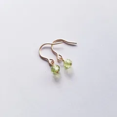 14Kgf 小さな天然石ピアス～ペリドット(8月誕生石)