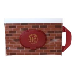 【新着商品】おしりふき 携帯用 ウェットシートケース 持ち運び ホグズミード駅 アウトドア ハリー・ポッター 旅行 ティッシュケース お出かけ 丸眞 4105045400