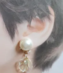⭐大特価⭐【新品、未使用】ハンドメイドイヤリング　パール調カボションシェルフープガラスチャームイヤリング