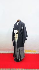 used　正絹　羽織・着物(刺子生地)・袴　2.25寸~2.70寸　丸に違い鷹の羽　3点セット　紋付袴　成人式　結婚式　新郎様　仲人　男着物　催事　式典　黒ラメ　グラデーション　暈し　刺し子模様
