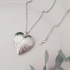 たっぷり大きなハートのロケットペンダントシルバーカラー／ロケットネックレス花柄