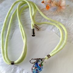 ネックストラップ　琉球ガラスチャーム付き　ハンドメイド　レジン　グリーン