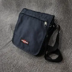 希少デザイン◎EASTPAK イーストパック メッセンジャーバッグ グレー 美品 Amazon.co.jp: (イーストパック) EASTPAK メッセンジャーバッグ