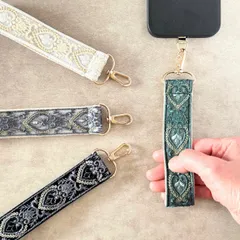 インド刺繍リボン ハンドストラップ スマホストラップ ショートストラップ 大人ハート