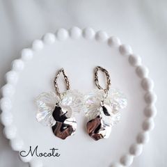 Silver) オーロラクリア 花びらじゃらじゃら 上品 シルバー  ピアス/イヤリング
