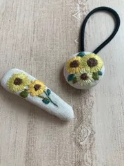 ハンドメイドくるみボタン刺繍ヘアゴム＆ヘアピン　No.1 ヒマワリ