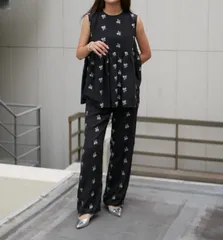 フラワー刺繍デザインセットアップ　ブラック　新品　bebeod べベッド　コーデ　レディース