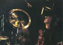 【中古】コレクションカード(男性) DIR EN GREY/Shinya/横型・バストアップ・衣装赤黒・左向き/Dir en grey since 1997-02 D’argent en cendreトレーディングカード