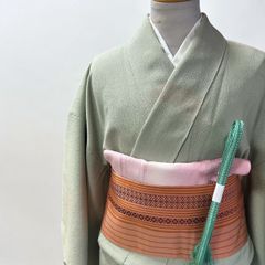 上品な淡青磁色×細やかな絣文様　塩沢紬着物｜普段着からお出かけまで幅広く　しっとりと落ち着いた佇まい、柔らかな風合いと繊細な絣の美。塩沢紬で、日常に品格を。【B】