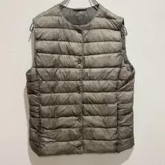 UNIQLO ユニクロ　レディース　アウター　トップス　ベスト　ダウンベスト　キルティングベスト　ノーカラー　フロントボタン　スナップボタン　チェック　総柄　ベージュ系　ダウン90％　フェザー10％　カジュアル　おしゃれ　SU571h1001