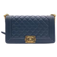 シャネル(CHANEL)  ボーイシャネル チェーンショルダー ネイビー キャビアスキン アンティークゴールド金具 20番 中古 レディース ショルダーバッグ