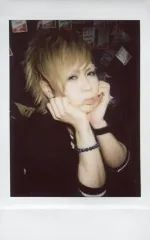【中古】生写真(男性) FEST VAINQUEUR/KAZI/バストアップ・衣装黒・両手頬杖・頬膨らませ・右向き/生チェキ