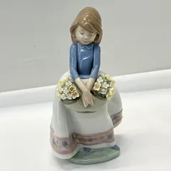 リヤドロ LLADRO スカートに花いっぱい フィギュリン 少女 リヤドロ LLADRO スカートに花いっぱい フィギュリン 少女