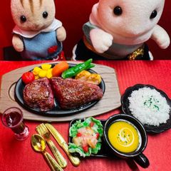 554ステーキセット⭐️ミニチュアフード　ドールハウス　リカちゃん　バービー　シルバニア　樹脂粘土　ねんどろいど　ブライス　フィギュア　オビツ　ミニチュア　フェイクフード