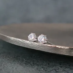 【CZ 4mm】高品質 キュービックジルコニア スタッドピアス サージカルステンレス316L　ハンドメイドアクセサリー