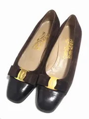 美品 フェラガモ ヴァラ パンプス 6 D リボン スエード ブラウン