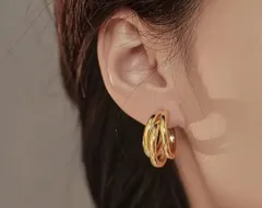 【ゴールドフープピアス】ゴールド フープ 大人可愛い 上品 ツイスト 高見え