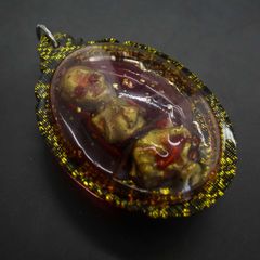 クマントーン　プラクルアン　タイの呪物　胎児　オイル入り　赤目　黄金の胎児　おまもり　呪物　御神体　タイのお守り　金運　商売繁盛　開運　魔除け　精霊信仰　アクセサリー　ペンダント　呪術　勝負運　ペンダントトップ　チャーム