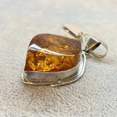 ペンダントトップ  琥珀 シルバーアクセサリー アンティーク ジュエリー ヴィンテージ 大粒 ハンドメイド 手作りネックレス 天然石 オレンジ 一点もの レトロ モダン エネルギー ユニセックス レディース メンズ