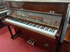 【運送込み】【新品展示品】【5年保証付】KINGSBURG KU115-W  新品展示品アップライトピアノ