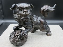 金属製 獅子の像 木製台座付き - メルカリ