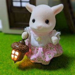 どんぐりランプ　【LED吊り型窓付き】ミニチュア　シルバニア　ドールハウスにも