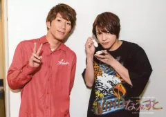 【中古】生写真(ジャニーズ) ジャニーズWEST/濱田崇裕・中間淳太/横型・上半身・衣装赤.黒・濱田右手ピース・中間両手小物/「ジャニーズWEST LIVE TOUR 2017 なうぇすと」オリジナルフォトセット