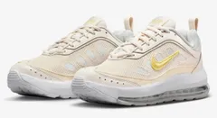 ナイキ ウィメンズ エア マックス APNIKE WMNS AIR MAX AP CU4870-110 ライトオールウッドブラウン/ライトシルバー/ラタン/バフゴールド 24.5cm