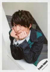 【中古】生写真(ジャニーズ) Travis Japan/川島如恵留/バストアップ・衣装黒.緑・両手頬・階段/「Travis Japan LIVE TOUR 2020 ENTER 1234567」グッズオフショット/公式生写真