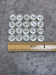 高瀬貝ボタン広めのフチあり2穴10ミリ20個セット
