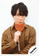 【中古】生写真(ジャニーズ) Snow Man/宮舘涼太/バストアップ/「SixTONES Snow Man 1st Anniversary」グッズオフショット/公式生写真