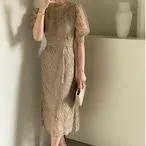 ドレス ワンピース レディース パーティドレス 結婚式ドレス レース 総レース ひざ丈 ひざ下丈 ミモレ丈 クルーネック 半袖 ボリューム袖 花柄 スリム 細身 透け感 シースルー 着痩せ 体型カバー ハイウエスト エレガント ベージュ フリーサイズ