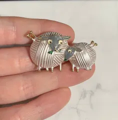 大人気 羊 ひつじ 2匹 エナメル ブローチ