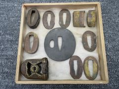 ☆刀装具 武具 日本刀 鍔 切羽 鯉口 はばき 縁 鐺 江戸初期古刀 古美術 骨董品