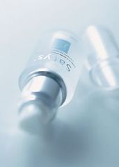 【1本購入でもう1本プレゼント】サティス　ホワイトエッセンス　30ml