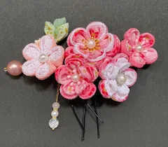 桜色の髪飾り　3本セット　天然石のチャーム付き
