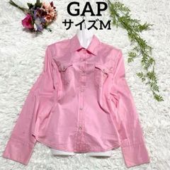 M 極美品✨ GAP ギャップ コットン100%の長袖シャツです！ ピンク 薄手ですので夏にも着用できる1着です♡ 長袖 トレンドに左右されることなく長く着られるベーシックスタイル。サイズM S656 0467