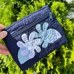 在庫一掃セール!!【正規品】トラベルポーチ 　ガーデニア ネイビー　 ハワイアンキルト ポーチ