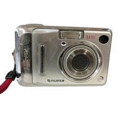 【管30599】ジャンク品☆FUJIFILM フジフイルム FinePix A500 コンパクトデジタルカメラ  6.4-19.2mm F3.3-5.5 コンデジ  撮影機材 コレクション 通電確認済 富士フイルム