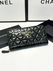 【今日特価】PRADA プラダ ブラック シングルジッパー クラッチ ウォレット 送料無料 在庫限定セール価格！?