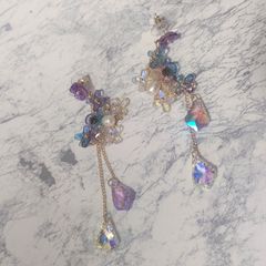 蝶々の形のお花ピアス