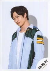 【中古】生写真(ジャニーズ) Kis-My-Ft2/宮田俊哉/上半身・衣装水色・体左向き/アルバム「Yummy!!」ジャケ写撮影オフショット/公式生写真