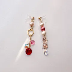 暖色アシンメトリーなノンホールピアス　ハンドメイド　赤　ピンク　オレンジ　パール　クリスタル