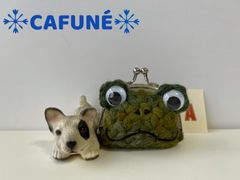 =リフ編みで編んだチビカエルちゃんがま口コインケース=