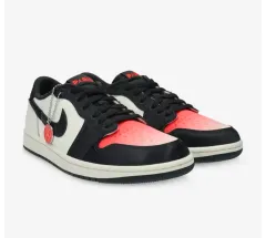 NIKE(ナイキ) パリ サンジェルマン X エアジョーダン 1 レトロ ロー OG オフ 285のサムネイル